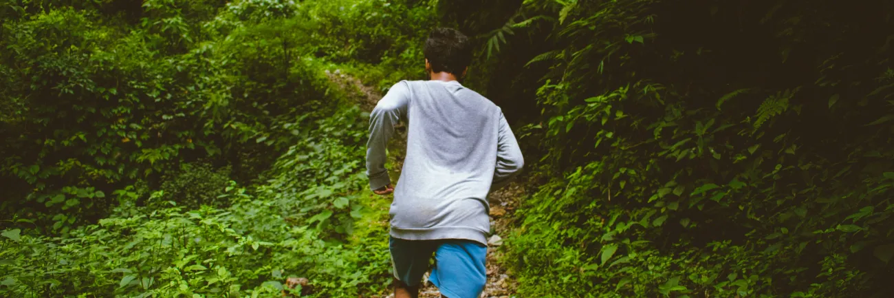 Gele zweetvlekken in je kleding? Zo krijg je ze weg!