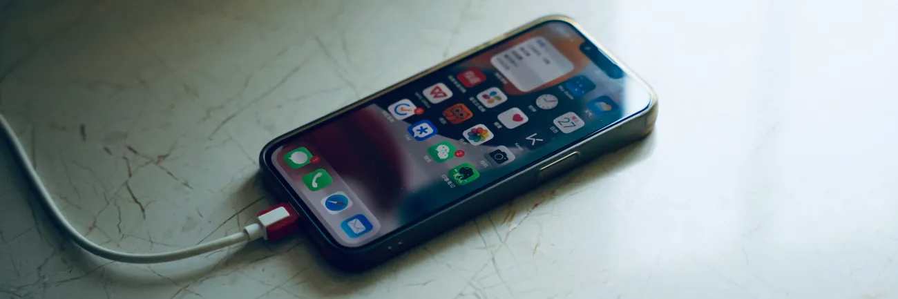 Laadt je telefoon niet op? Probeer dit voordat je hem laat repareren.