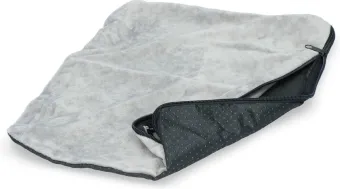 CoolPets Anti-Slip Cover koelmat hond XL - 120 x 75 cm - Verkoeling hond - Verkoelend materiaal - Fleece - Grijs CoolPets Anti-Slip Cover koelmat hond XL - 120 x 75 cm - Verkoeling hond - Verkoelend materiaal - Fleece - Grijs